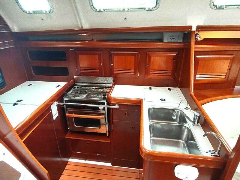 RAREBIRD 39ft Beneteau Yacht For Sale