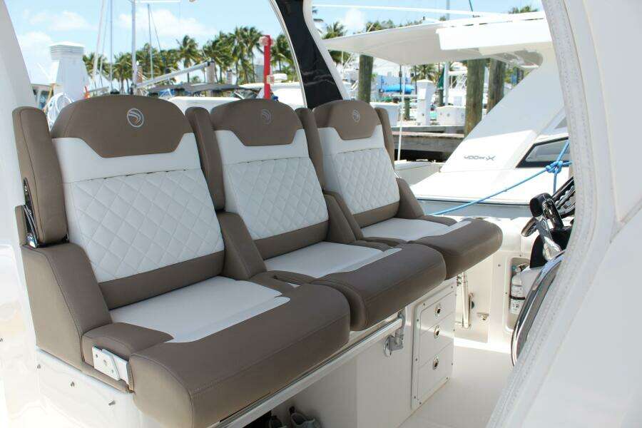 37ft Edgewater Yacht For Sale