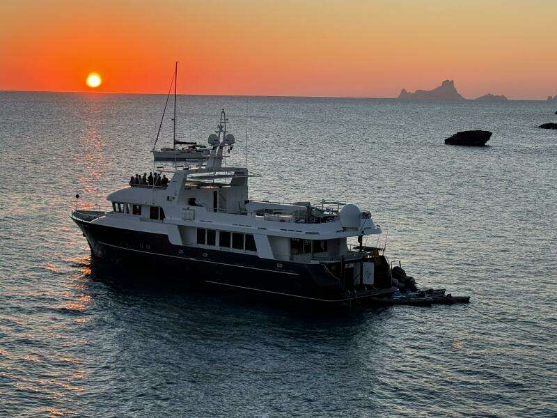 SAMSARA 100ft Custom Yacht For Sale