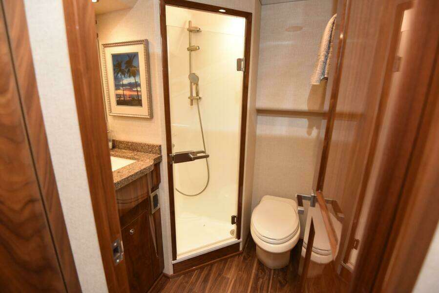 2017 Viking 80 Skybridge 