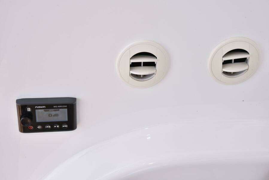 2017 Viking 80 Skybridge 