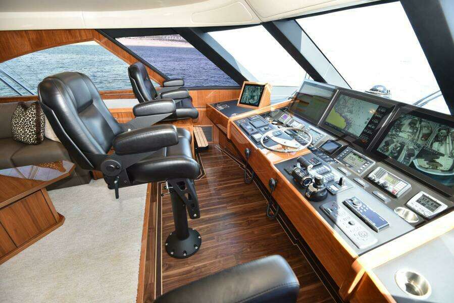 2017 Viking 80 Skybridge 