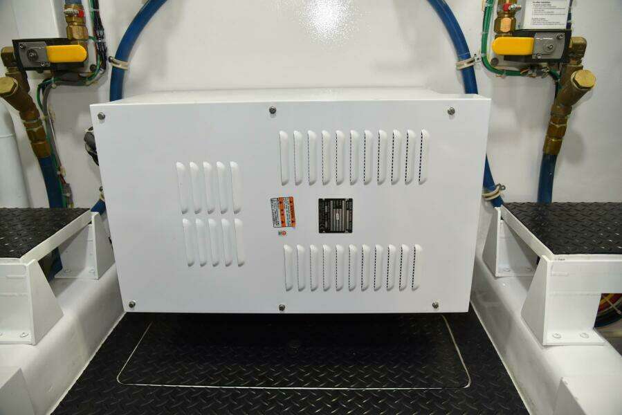 2017 Viking 80 Skybridge 