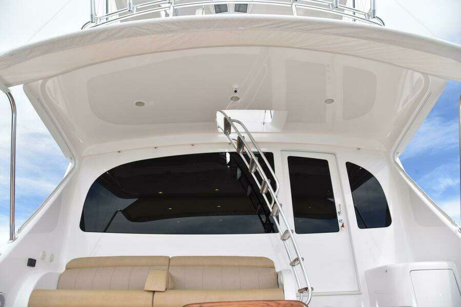 2017 Viking 80 Skybridge 