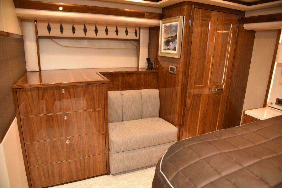 2017 Viking 80 Skybridge 