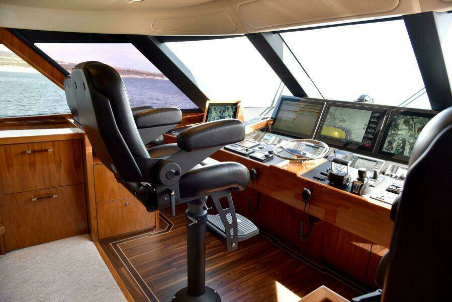 2017 Viking 80 Skybridge 