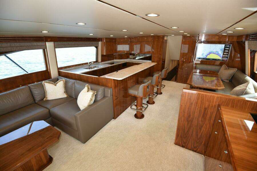 2017 Viking 80 Skybridge 