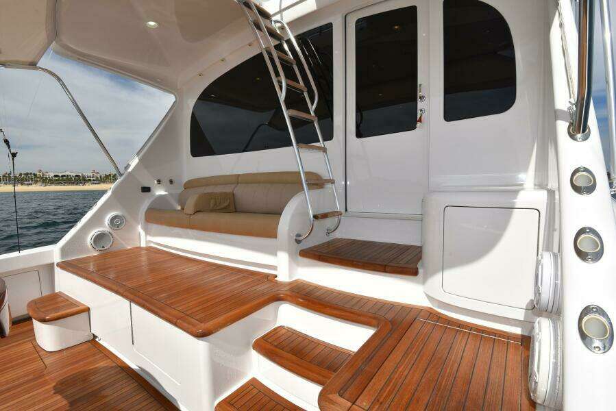 2017 Viking 80 Skybridge 