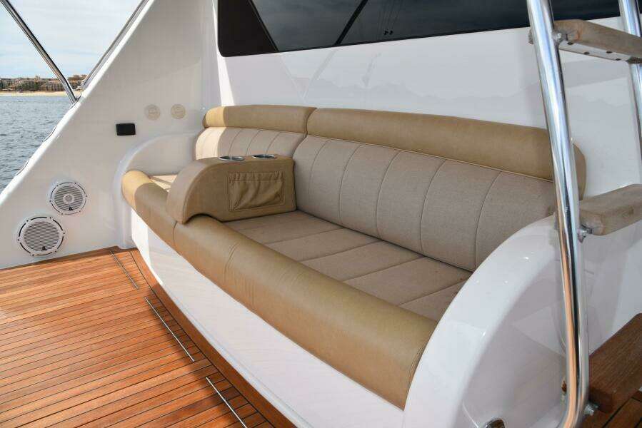 2017 Viking 80 Skybridge 