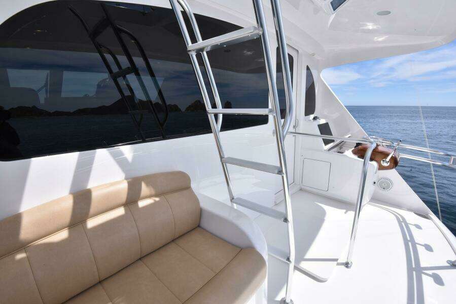 2017 Viking 80 Skybridge 