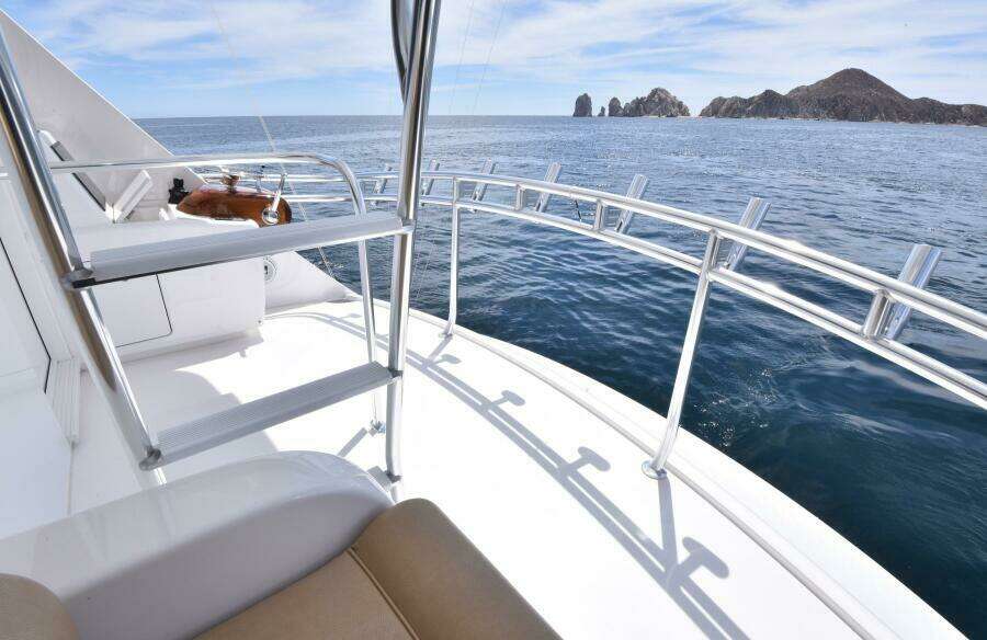 2017 Viking 80 Skybridge 