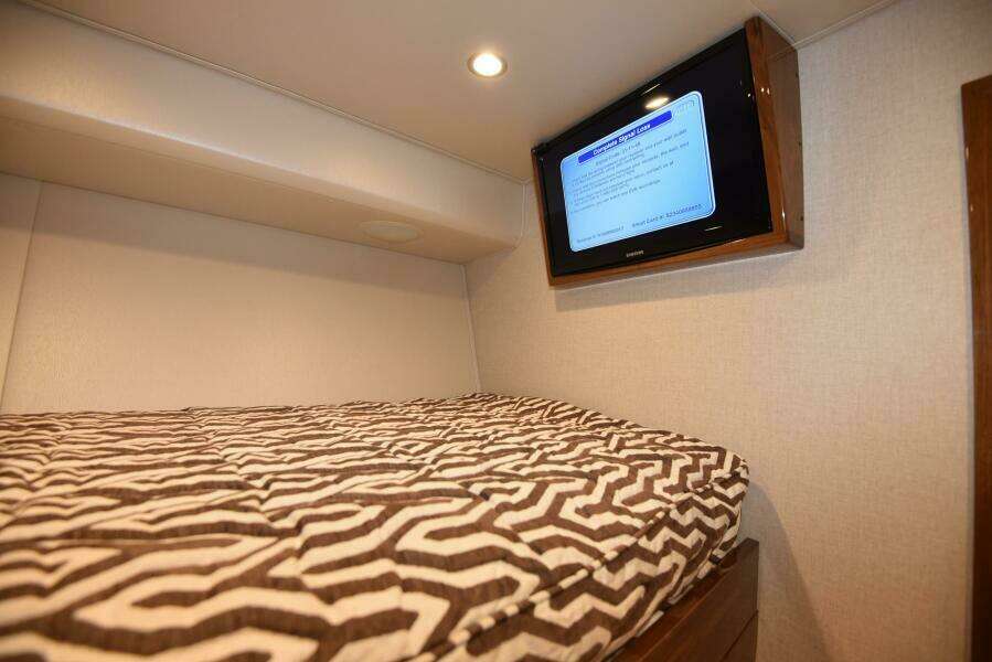 2017 Viking 80 Skybridge 