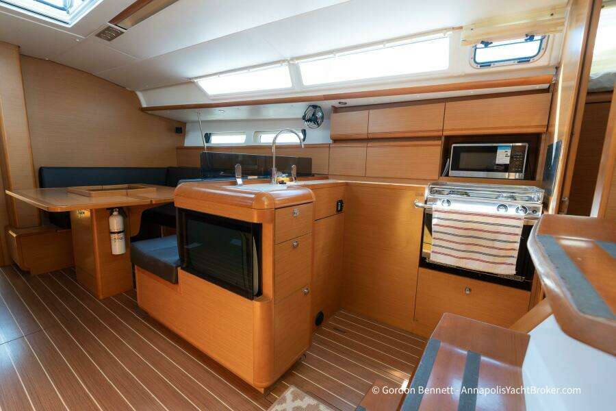 Balandra 43ft Jeanneau Yacht For Sale
