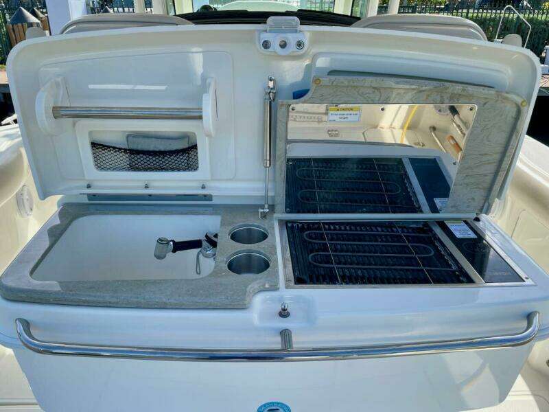 Joany 33ft Boston Whaler Yacht For Sale