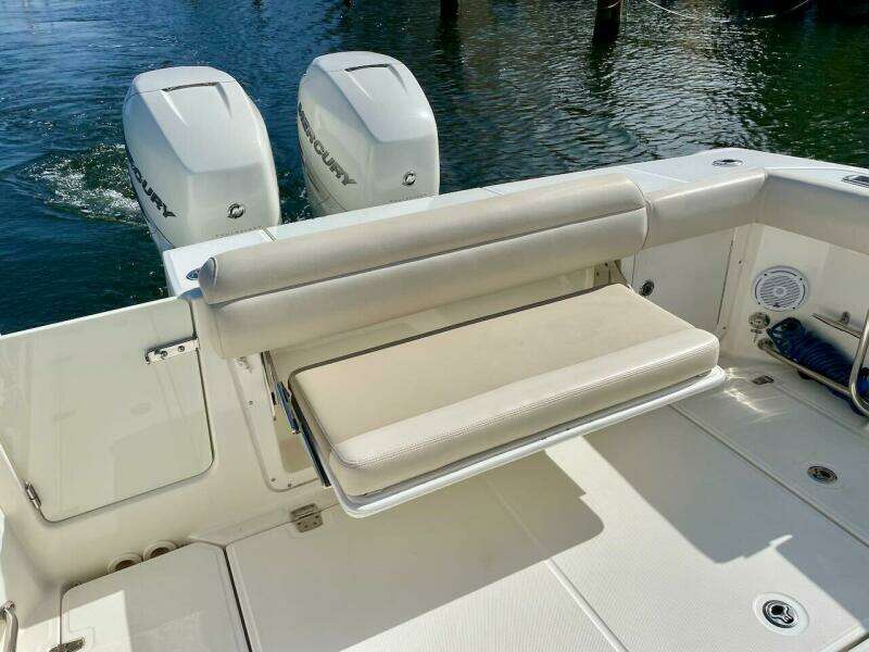 Joany 33ft Boston Whaler Yacht For Sale