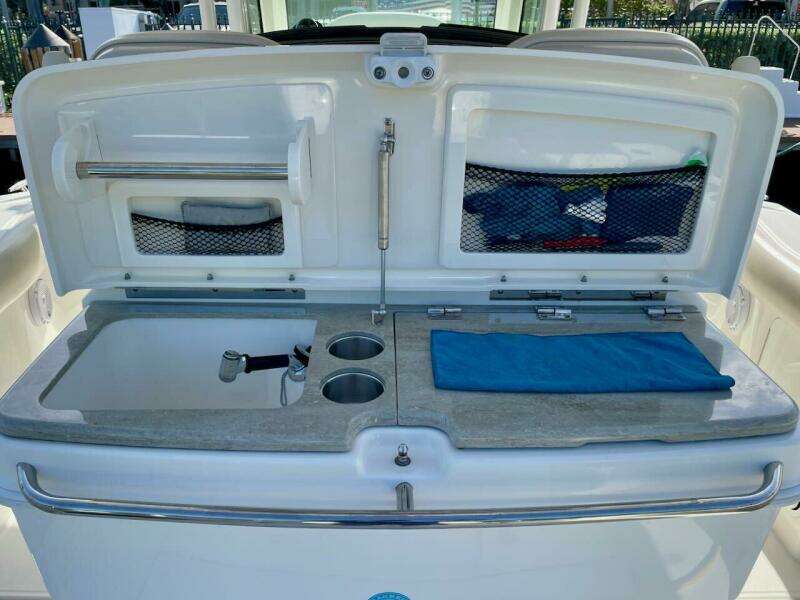 Joany 33ft Boston Whaler Yacht For Sale
