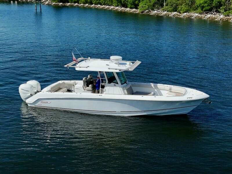 Joany 33ft Boston Whaler Yacht For Sale