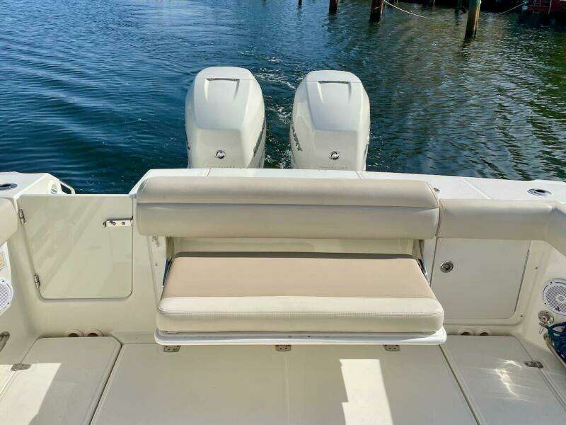 Joany 33ft Boston Whaler Yacht For Sale