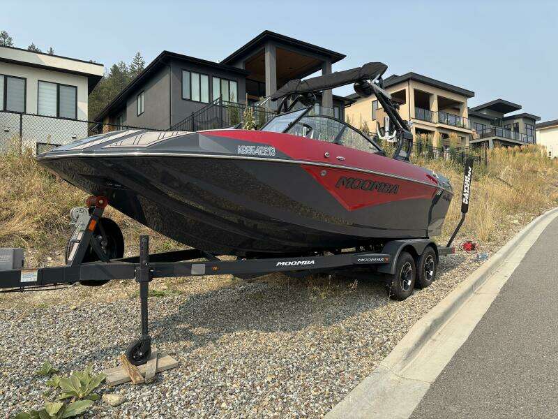 21ft Moomba Yacht For Sale