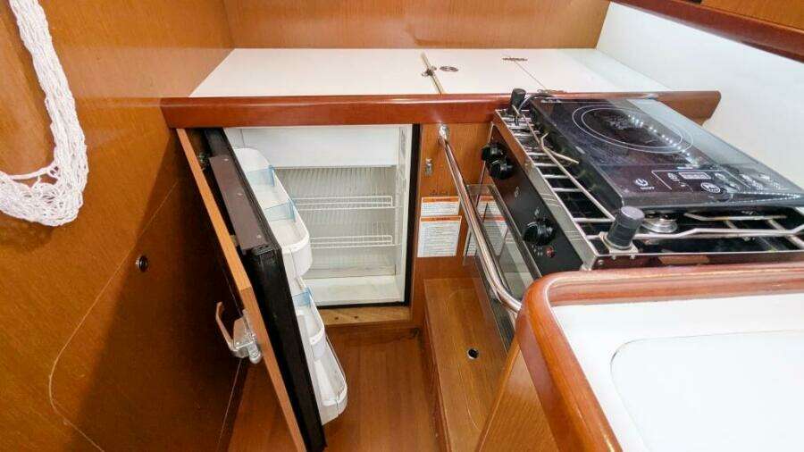 SERENITE 40ft Beneteau Yacht For Sale