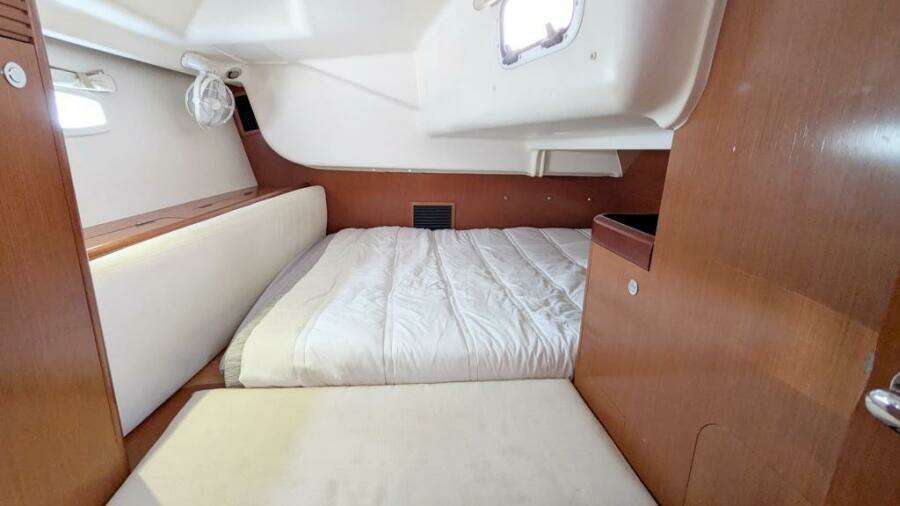 SERENITE 40ft Beneteau Yacht For Sale