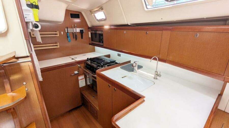 SERENITE 40ft Beneteau Yacht For Sale