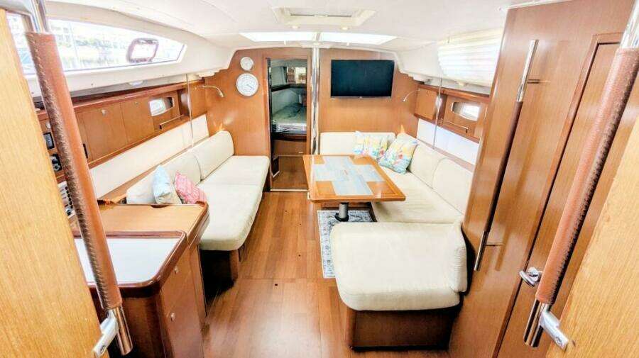 SERENITE 40ft Beneteau Yacht For Sale