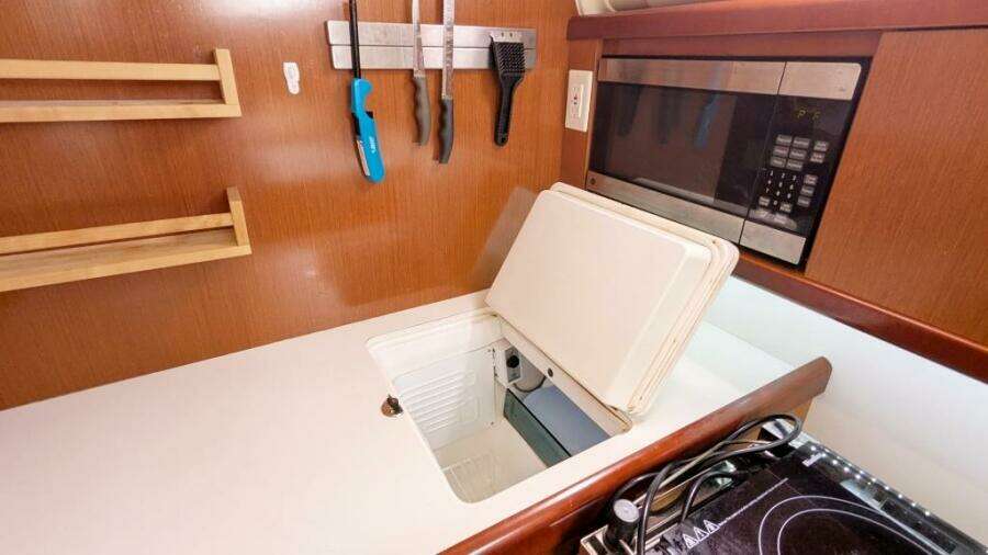 SERENITE 40ft Beneteau Yacht For Sale