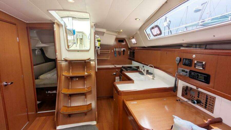 SERENITE 40ft Beneteau Yacht For Sale