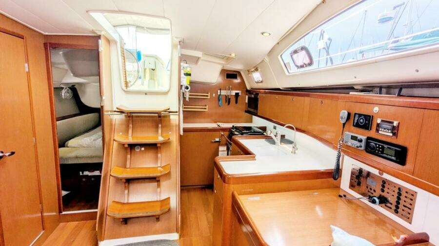 SERENITE 40ft Beneteau Yacht For Sale