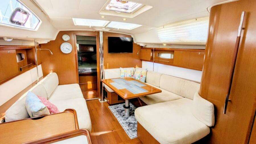 SERENITE 40ft Beneteau Yacht For Sale