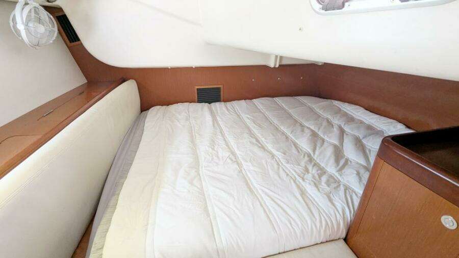 SERENITE 40ft Beneteau Yacht For Sale