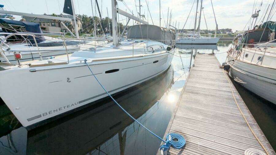 SERENITE 40ft Beneteau Yacht For Sale