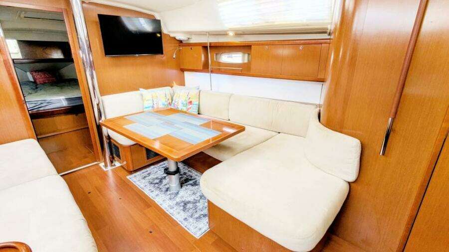SERENITE 40ft Beneteau Yacht For Sale