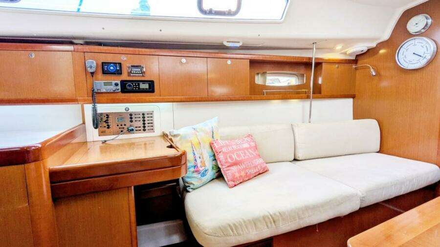 SERENITE 40ft Beneteau Yacht For Sale