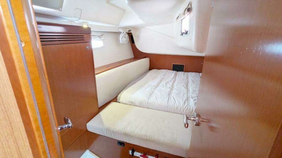 SERENITE 40ft Beneteau Yacht For Sale