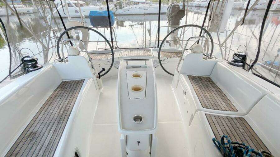 SERENITE 40ft Beneteau Yacht For Sale