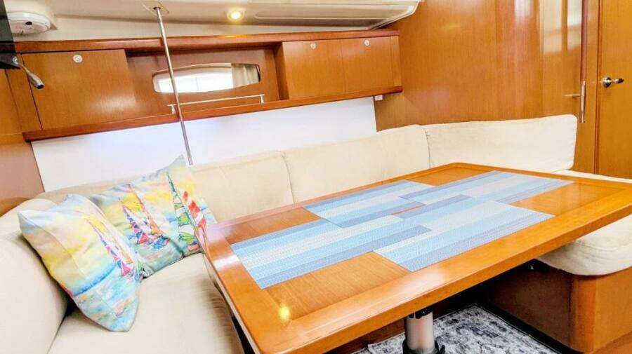 SERENITE 40ft Beneteau Yacht For Sale