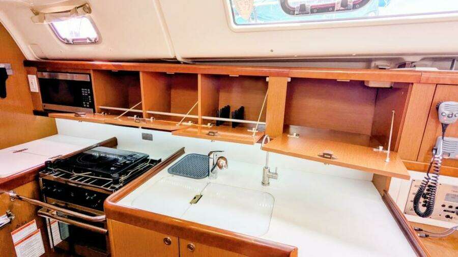 SERENITE 40ft Beneteau Yacht For Sale