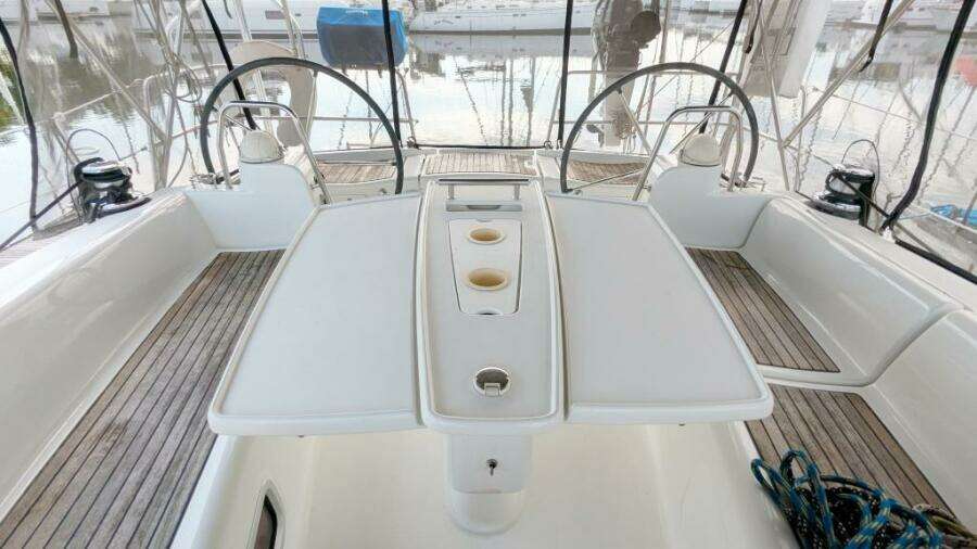 SERENITE 40ft Beneteau Yacht For Sale