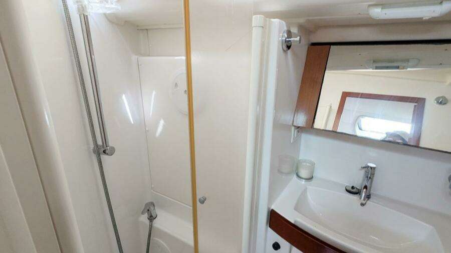 SERENITE 40ft Beneteau Yacht For Sale