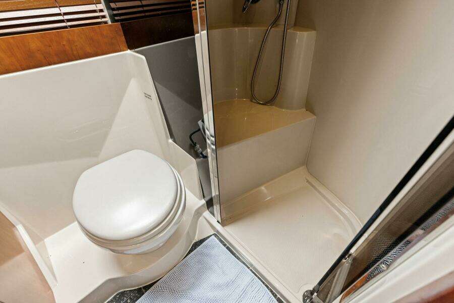 2007 Cruisers 390 Express Cruiser 'Bay Burns'