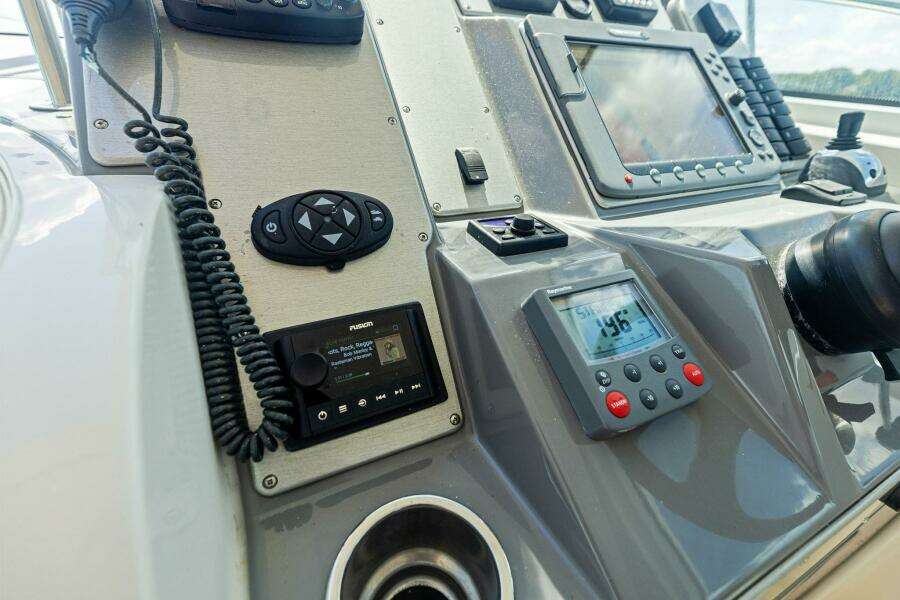 2007 Cruisers 390 Express Cruiser 'Bay Burns'