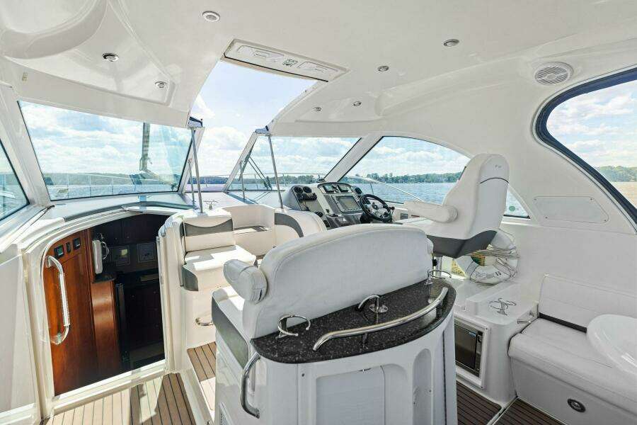 2007 Cruisers 390 Express Cruiser 'Bay Burns'