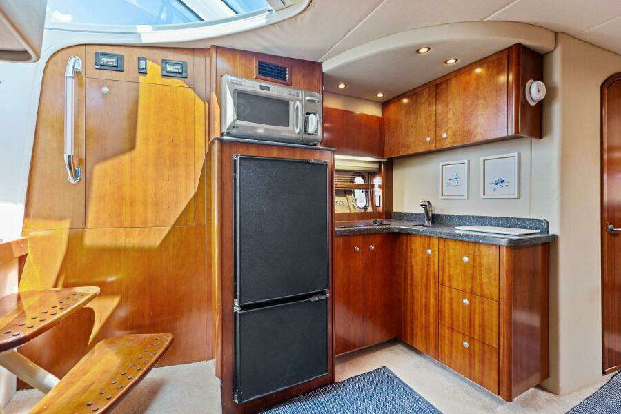 2007 Cruisers 390 Express Cruiser 'Bay Burns'
