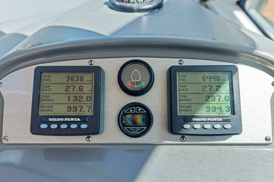 2007 Cruisers 390 Express Cruiser 'Bay Burns'