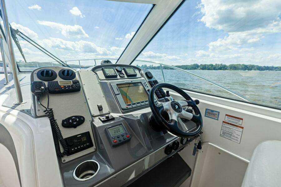 2007 Cruisers 390 Express Cruiser 'Bay Burns'