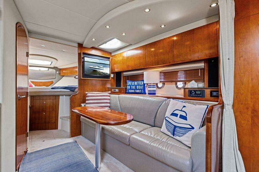 2007 Cruisers 390 Express Cruiser 'Bay Burns'