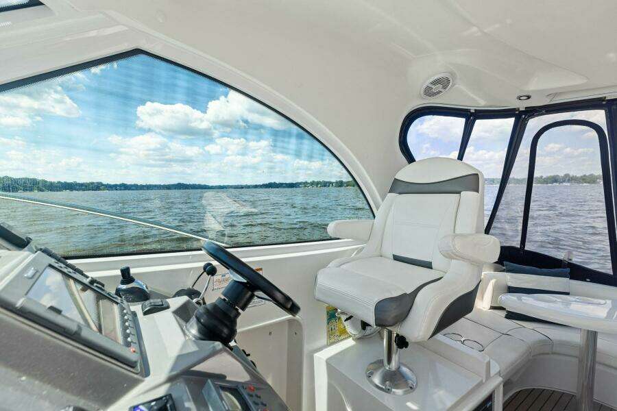 2007 Cruisers 390 Express Cruiser 'Bay Burns'