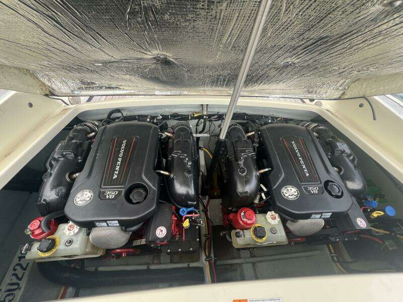 Top Flight II 28ft Chris Craft Yacht For Sale